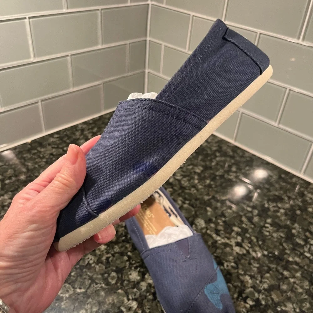 TOMS Rare Woman’s Navy Slip-Ons Cavas with Dachshund Dog Graphic Print size 7